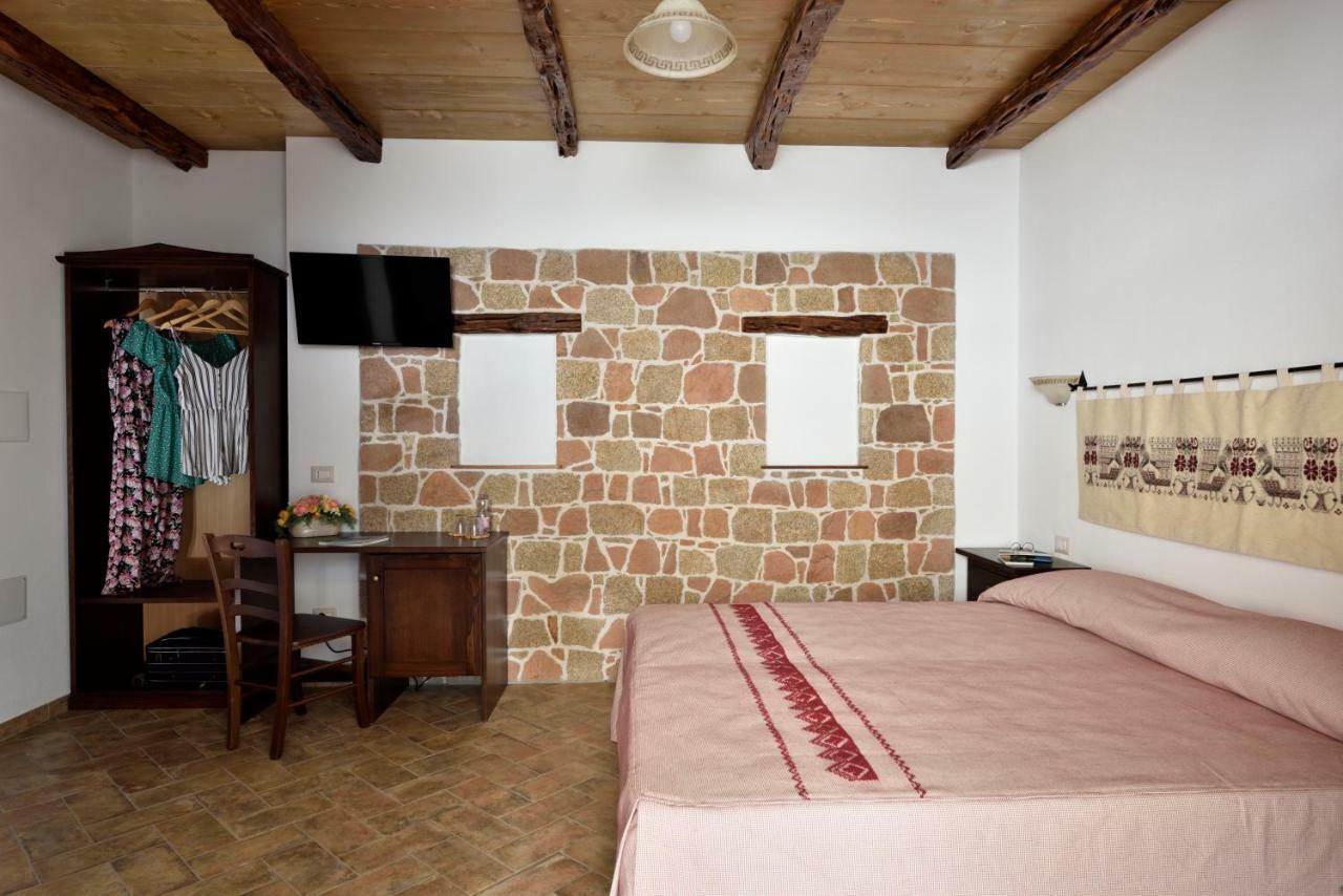Hotel Goloritzé Baunei Buitenkant foto